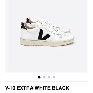 BRAND NEW IN BOX VEJA EXTRA WHITE BLACK